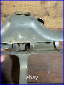 Delta Table Saw Cast Iron Head Assembly ONLY for 27 Fence 1.38 (35MM) Rail Delta Table Saw Cast Iron Head Assembly ONLY for 27 Fence 1.38 (35MM) Rail
